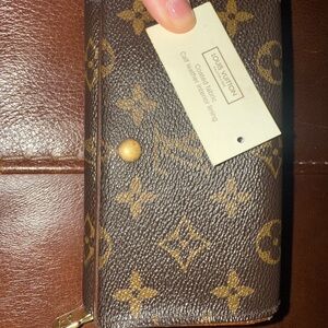 Authenticated Louis Vuitton VINTAGE medium trifold wallet